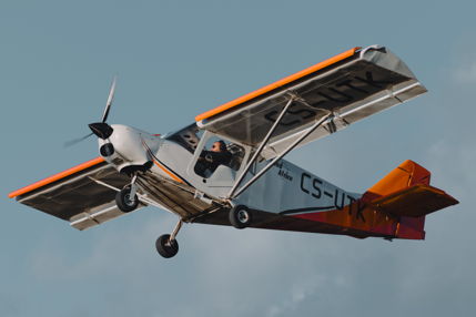 Avião BRM Land África